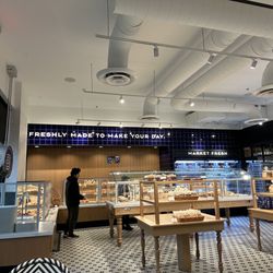 Paris Baguette - As you enter