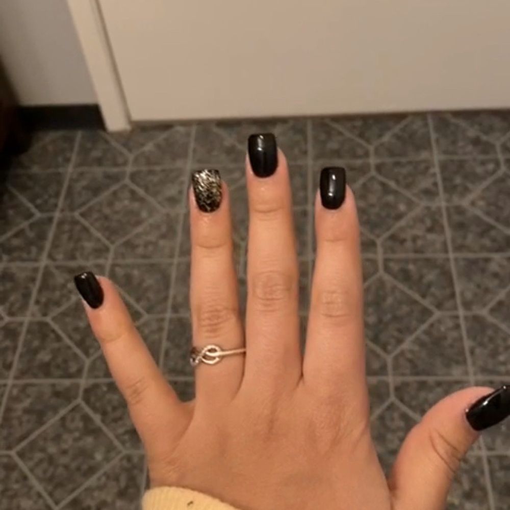 Expert Nails - Black nails, ring, shiny nails - Nail Salons Near Me - Everett, Washington Expert Nails - Black nails, ring, shiny nails - Nail Salons Near Me - Everett, Washington