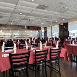 Sree Devaraya’s - Dining area and buffet