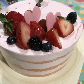 Tous Les Jours - Strawberry cream cake 8" ~ $32 - Bakeries Near Me - Beaverton, Oregon Tous Les Jours - Strawberry cream cake 8" ~ $32 - Bakeries Near Me - Beaverton, Oregon