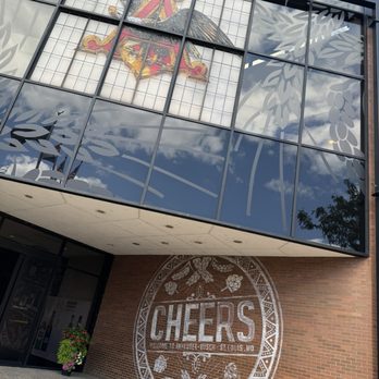 Budweiser Brewery Experience - Going in! - Beer Tours Near Me - Saint Louis, Missouri Budweiser Brewery Experience - Going in! - Beer Tours Near Me - Saint Louis, Missouri