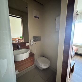 Hotel Astoria - Small bathroom - Bed & Breakfast Near Me - Salzburg, 5