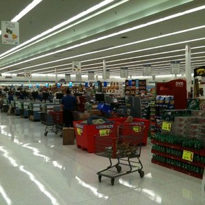 CVS PHARMACY - Updated May 2024 - 14 Photos - 2303 Merle Hay Rd, Des ...