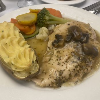 Radisson Hotel Corning - Delicious chicken - Hotels Near Me - Corning, New York