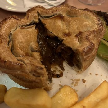 Zetland Arms - Steak and ale pie - Pubs Near Me - London, XGL Zetland Arms - Steak and ale pie - Pubs Near Me - London, XGL