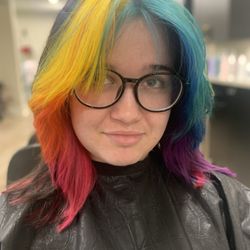 Daisy Shirley Hot Headz salon