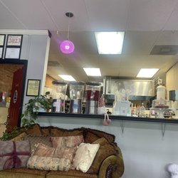 Mando's Bistro - Small and cozy inside