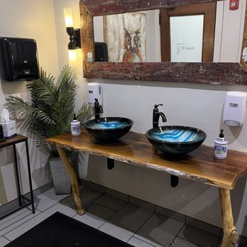 The Gate House - Womens Bathroom - Burgers Near Me - Rochester, New York