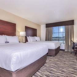 Cobblestone Hotel & Suites