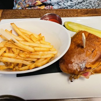 Derby Restaurant - American Near Me - Dallas, Texas