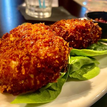 Maxine's On Shine - Key West Stye Crab Cakes - New American Near Me - Orlando, Florida Maxine's On Shine - Key West Stye Crab Cakes - New American Near Me - Orlando, Florida