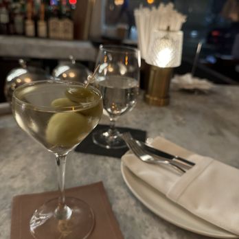 Lounge On Pearl - Aquitaine Martini - Lounges Near Me - New York, New York