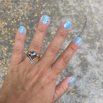 Holic Nails & Spa - Ring fingers dont match. - Nail Salons Near Me - San Diego, California