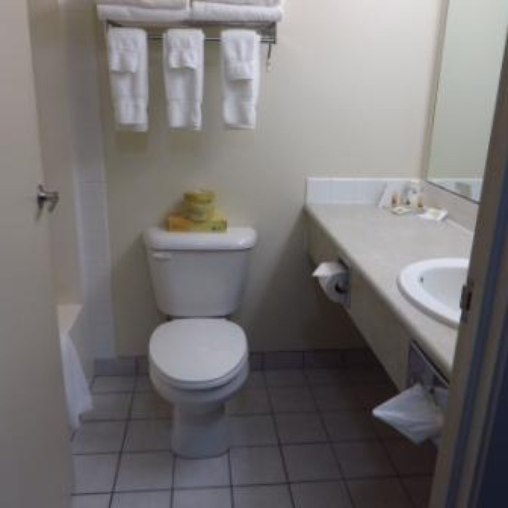 Days Inn - Hotels Near Me - Steinbach, Manitoba