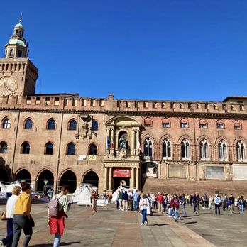 Piazza Maggiore - Landmarks & Historical Buildings Near Me - Bologna, BO