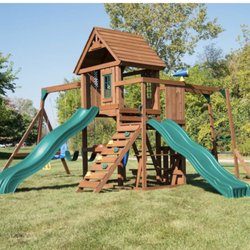 This is the photo from the company I brought it from and the photo of the swing set when Anime was done.