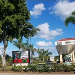 7-Eleven - Gas station area (2019)