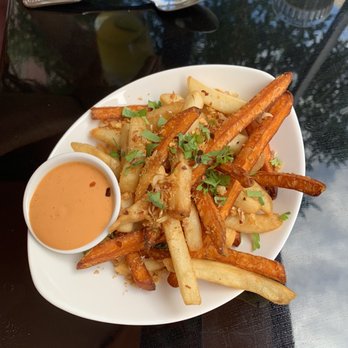Sticky Rice - Yin-Yang Garlic Fries and Spicy Mayo Lunch - Thai Near Me - New York, New York Sticky Rice - Yin-Yang Garlic Fries and Spicy Mayo Lunch - Thai Near Me - New York, New York