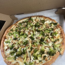 North Main Street Pizza - Chicken Broccoli Alfredo Pizza