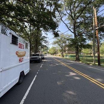 Dee’s Hut - Food Trucks Near Me Dee’s Hut - Food Trucks Near Me