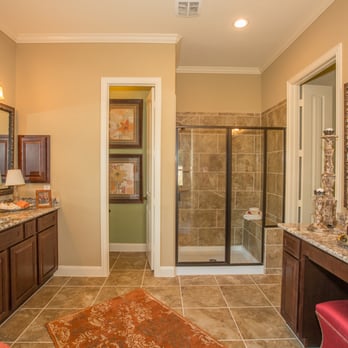 Lennar at Tavola - The Cambridge - Master Bath - Home Developers Near Me - New Caney, Texas