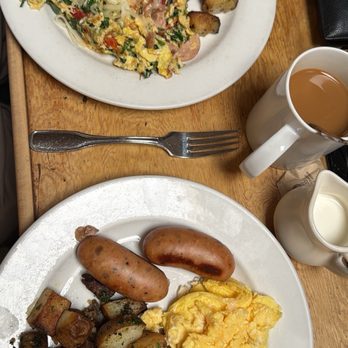 Alana's Cafe - Alana's Combo Mediterranean Scramble - Breakfast & Brunch Near Me - Burlingame, California