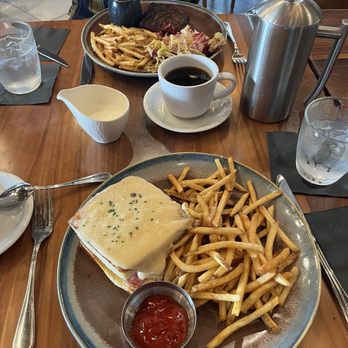 Saint & Second - New American Near Me - Long Beach, California