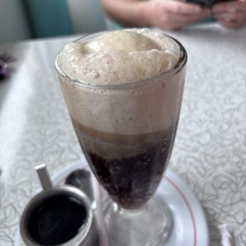 Sunliner Diner - Root beer float - Diners Near Me - Gulf Shores, Alabama Sunliner Diner - Root beer float - Diners Near Me - Gulf Shores, Alabama