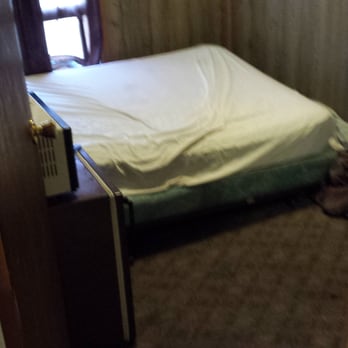 Whittemore Inn - a bed in a small room - Burgers Near Me - Whittemore, Michigan Whittemore Inn - a bed in a small room - Burgers Near Me - Whittemore, Michigan