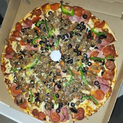 Straw Hat Pizza - Super yummy The Works