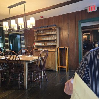 Hunter's Head Tavern - New American Near Me - Upperville, Virginia