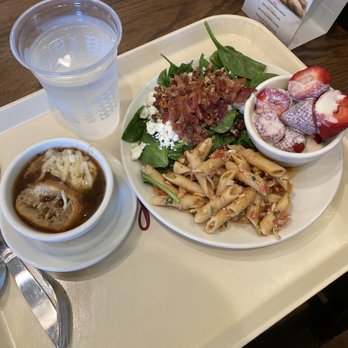 la Madeleine - French Onion Tomato Basil Pesto Pasta Salade Strawberry Bacon Spinach Salade Strawberries Romanoff - Cafes Near Me - Waco, Texas