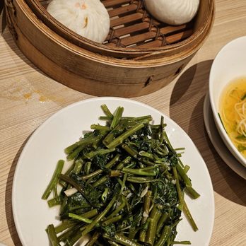 Din Tai Fung - Crab chili paste and pork bun, kangkong - Taiwanese Near Me - Makati, NCR