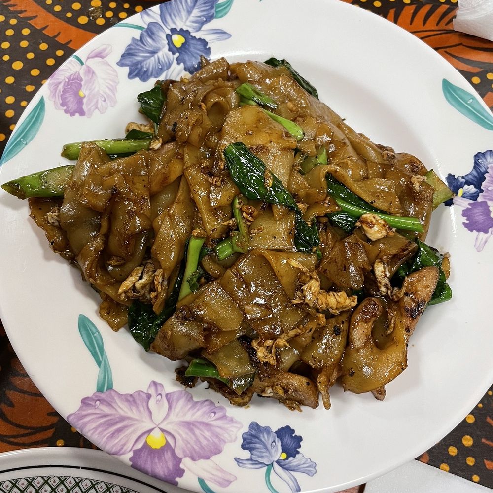 Ghin Khao Eat Rice - Pad seew - Thai Near Me - Chicago, Illinois Ghin Khao Eat Rice - Pad seew - Thai Near Me - Chicago, Illinois