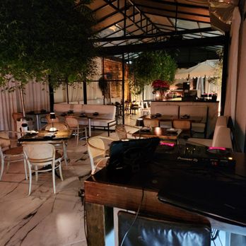 Leona's - Outside dining patio - Sushi Bars Near Me - Studio City, California Leona's - Outside dining patio - Sushi Bars Near Me - Studio City, California