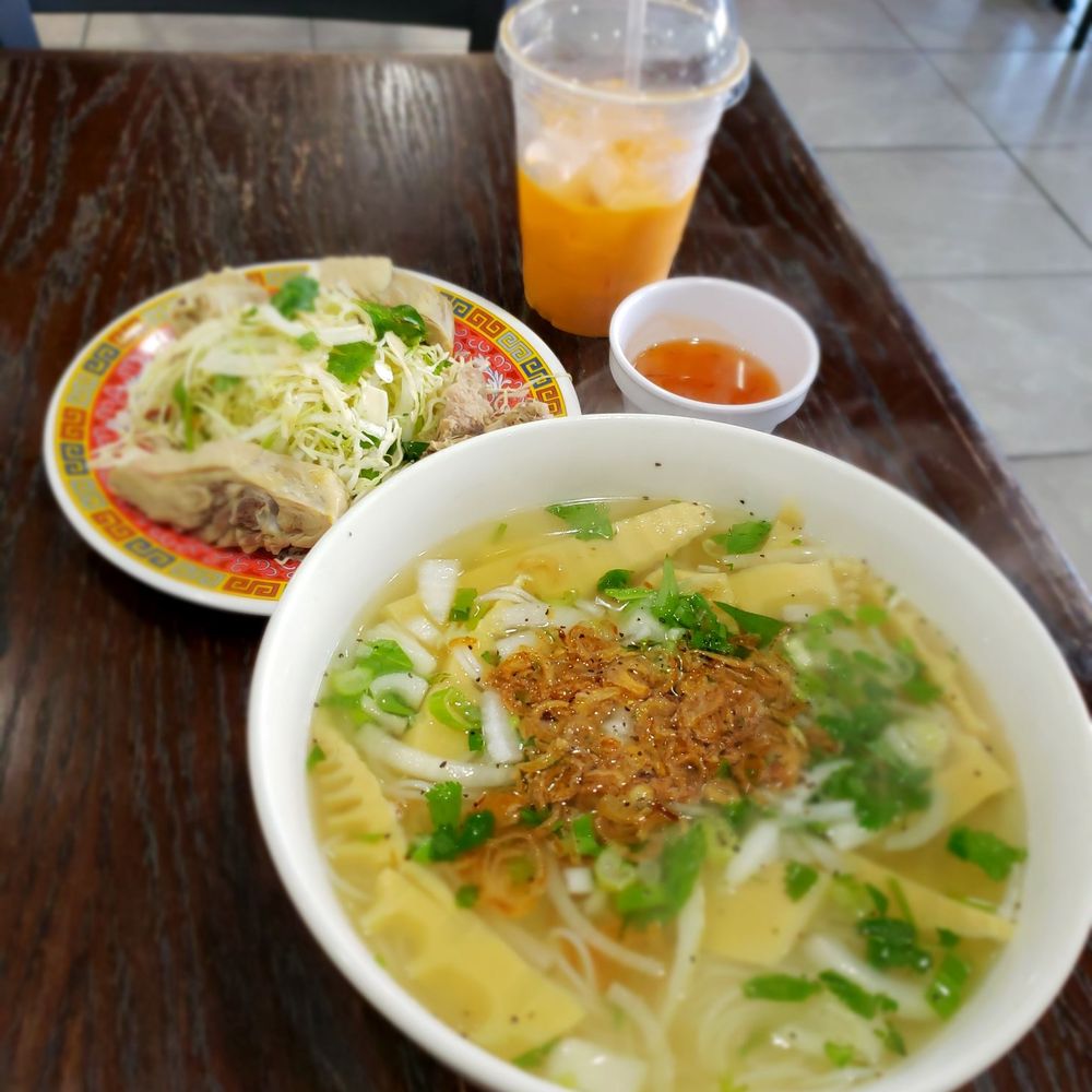 Le Bledo Eatery - Duck and bamboo noodle soup with cabbage slaw - Vietnamese Near Me - Springfield, Virginia Le Bledo Eatery - Duck and bamboo noodle soup with cabbage slaw - Vietnamese Near Me - Springfield, Virginia