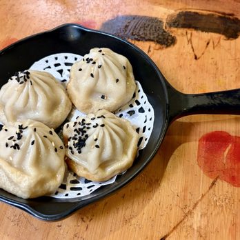 Koi Palace - 生煎灌湯包 Pan Seared Soup Filled Pork Buns - Dim Sum Near Me - Daly City, California