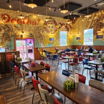 Degthai - Interior - Thai Near Me - Nashville, Tennessee