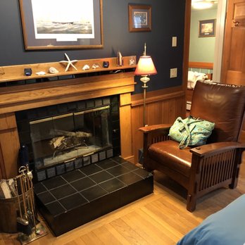 Abbey's Lantern Hill Inn - Bed & Breakfast Near Me - Ledyard, Connecticut