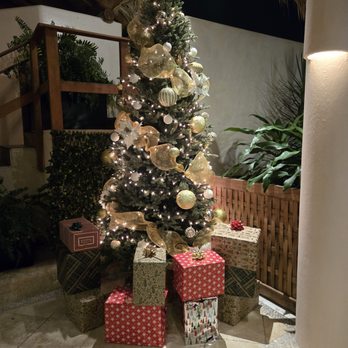 El Faro - Tree in lobby - Mexican Near Me - Ixtapa, GRO El Faro - Tree in lobby - Mexican Near Me - Ixtapa, GRO