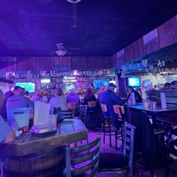 Rowdy's Smokehouse - Good crowd