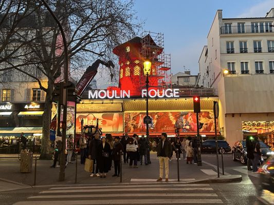 Moulin Rouge by null