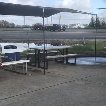 Penas Taqueria - Seating area - Food Trucks Near Me - Acampo, California
