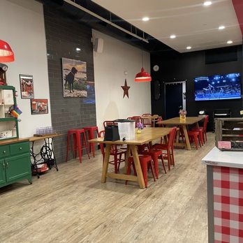 Garcon Super Slice Pizza Parlor - Dining area - Pizza Near Me - Salem, Massachusetts Garcon Super Slice Pizza Parlor - Dining area - Pizza Near Me - Salem, Massachusetts
