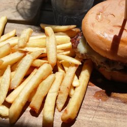 Byron Fresh Cafe - Beef Burger with French Fries (24 $)