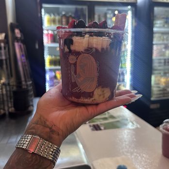 LaRayia’s Bodega - peanut butter açaí bowl - Vegan Near Me - Atlanta, Georgia LaRayia’s Bodega - peanut butter açaí bowl - Vegan Near Me - Atlanta, Georgia