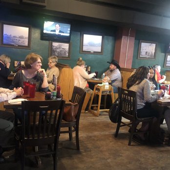 Ponchatoulas - Dining room full at lunch (don't know why) - Cajun/Creole Near Me - Ruston, Louisiana