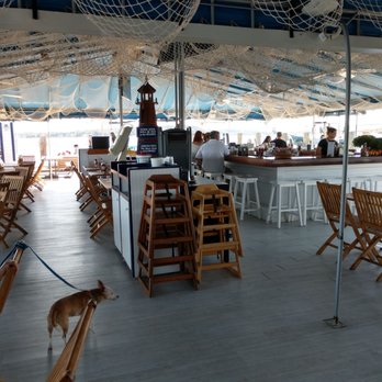 Crabby Jerry's - Bar in center of restaurant - Seafood Near Me - Greenport, New York Crabby Jerry's - Bar in center of restaurant - Seafood Near Me - Greenport, New York