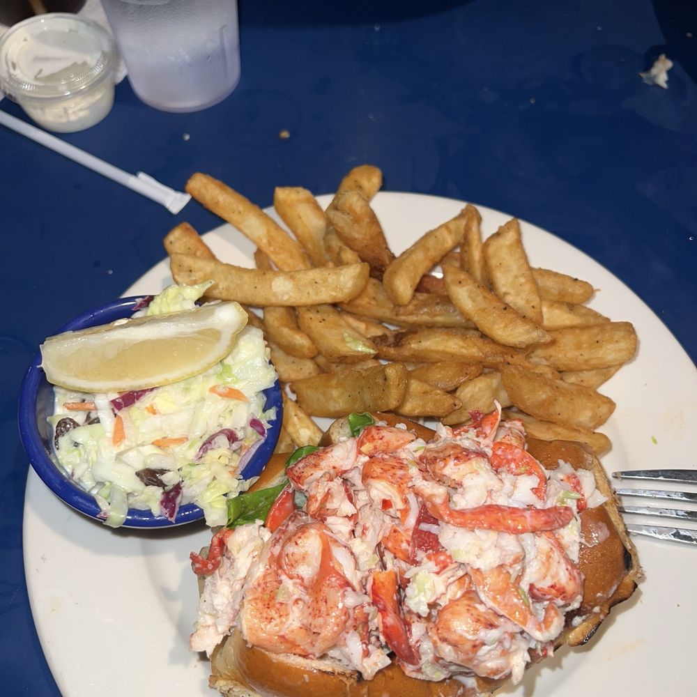 Boston Sail Loft - Lobster roll - Bars Near Me - Boston, Massachusetts