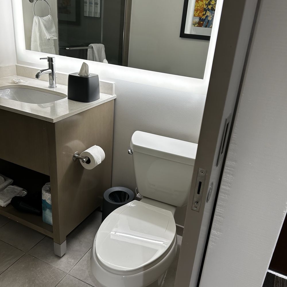 Hyatt House Davis - Bathroom - Hotels Near Me - Davis, California Hyatt House Davis - Bathroom - Hotels Near Me - Davis, California